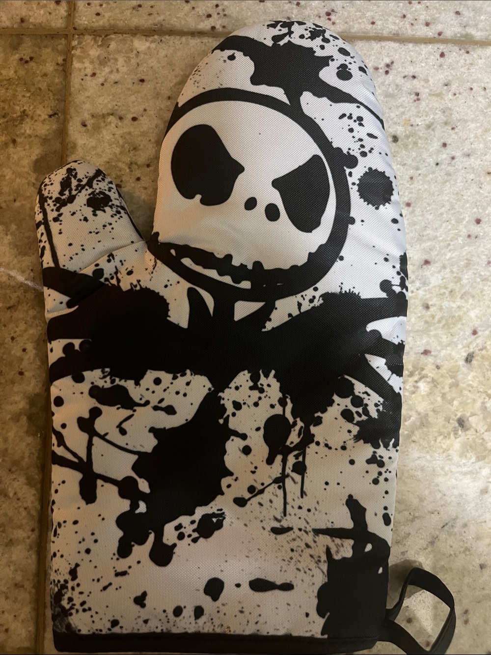 Black & White Skull Splash Oven Mitt - Kitchen Linens